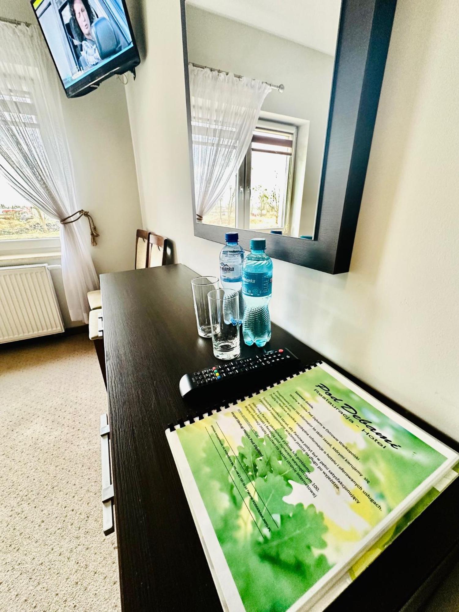 Hotel Pod Debami Ostrów Wielkopolski Exteriör bild